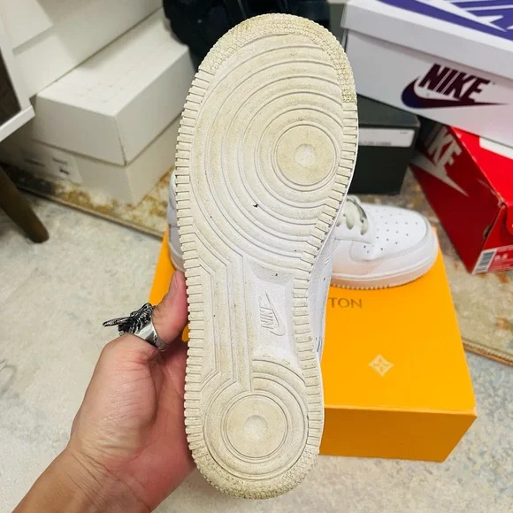 EUC Women’s Size 8 (Euro Sz 39) Nike Air Force 1 Low 07’ Sneakers Triple White - Picture 15 of 15